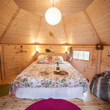 Bed and Breakfast La Roche Aux Fees Lapte Exterior foto