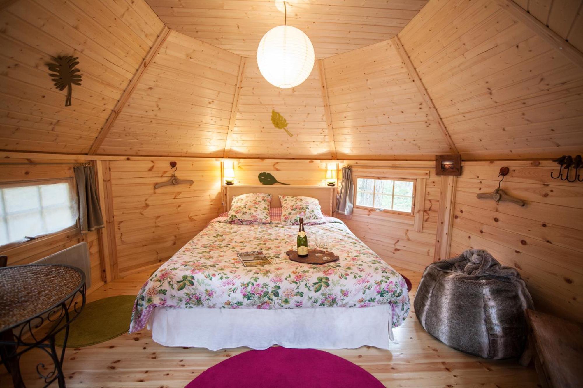 Bed and Breakfast La Roche Aux Fees Lapte Exterior foto